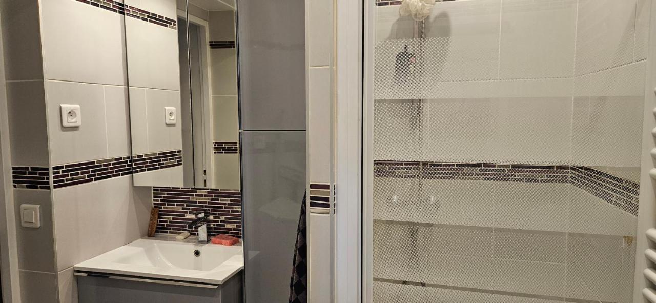 Studio 22M2 A Ivry/Seine-A 200 Metres De Paris. Proche Metro 7 Kültér fotó